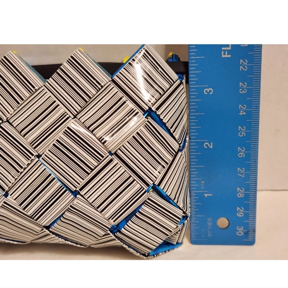 ♻️Ecoist wristlet clutch: recycled material ♻️ - Picture 4 of 7